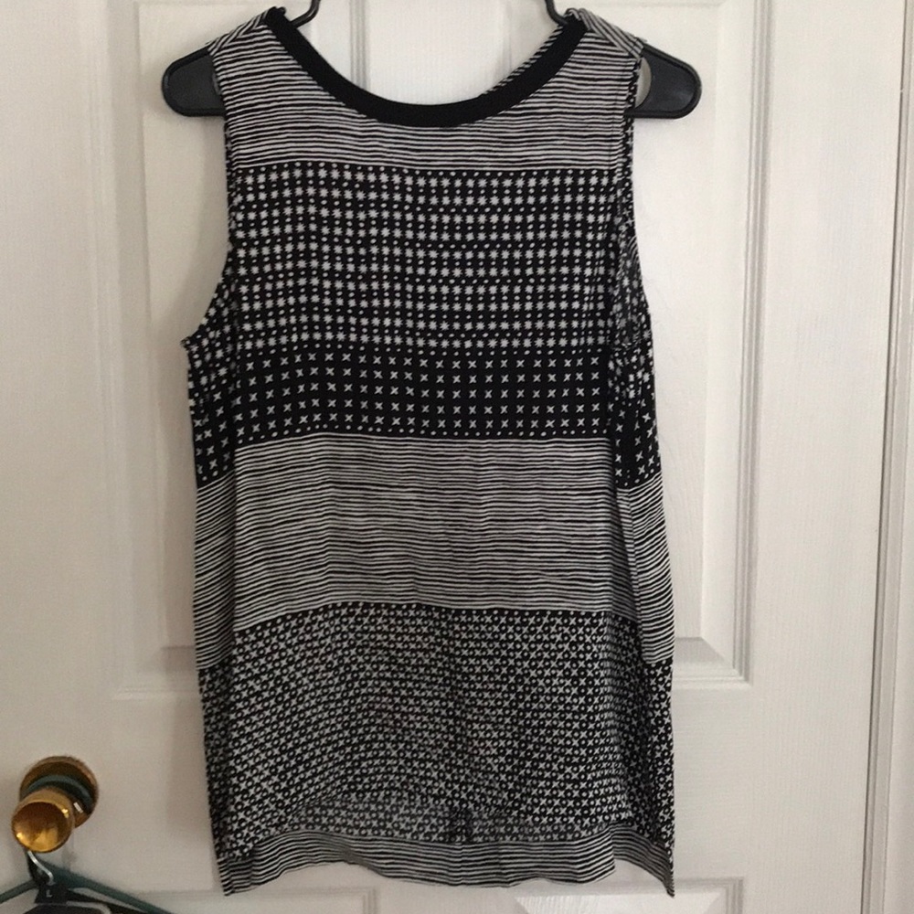 LOFT S BLACK & White Sleeveless 100% rayon